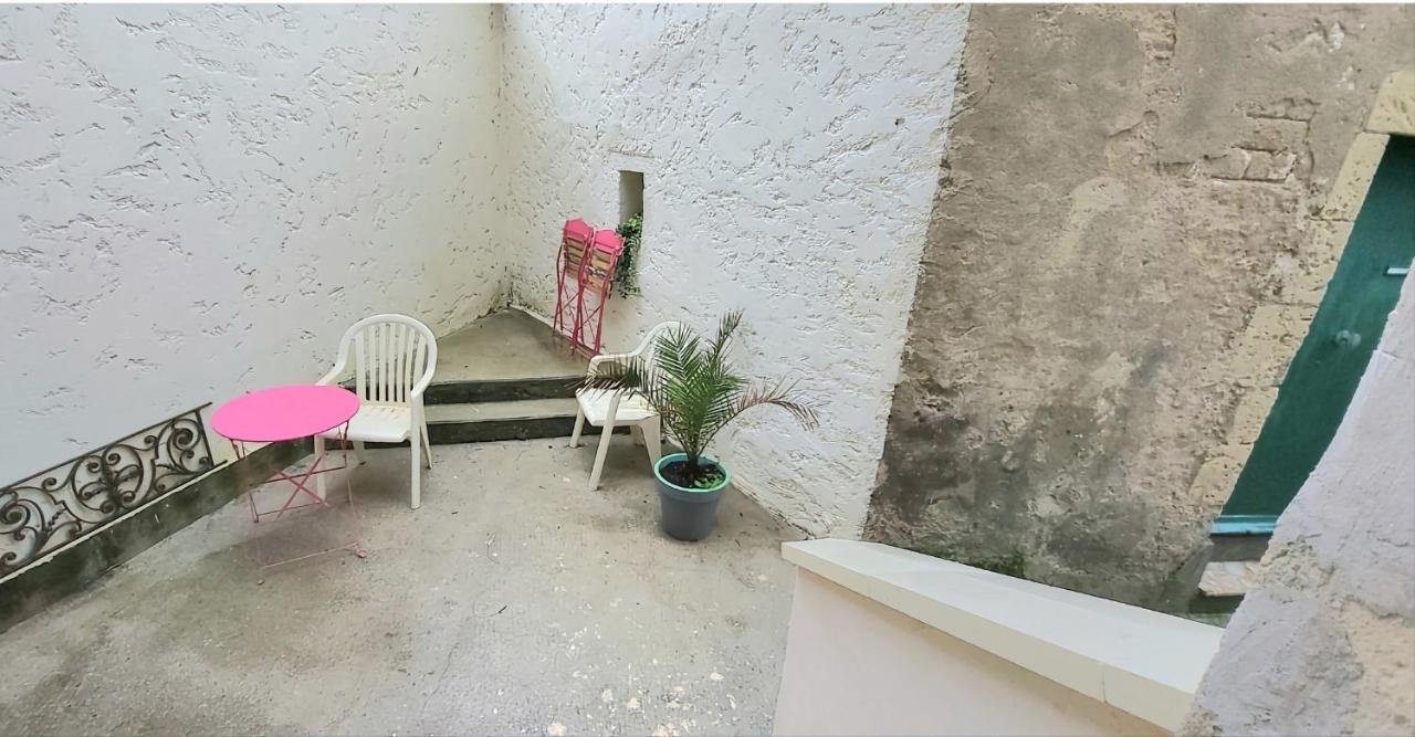 Maison De Ville Avec Terrasse "La Sympathique" Jonzac Exterior foto